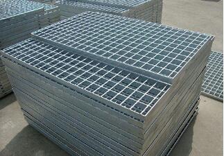 格柵板作為基坑防護使用主要要經(jīng)歷哪些工序