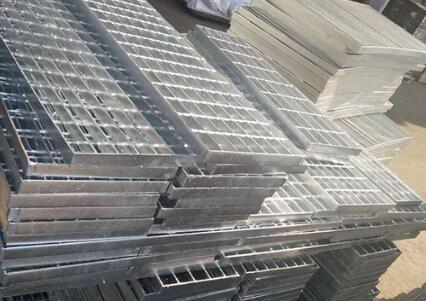 鋼格柵板使用的過(guò)程中應(yīng)該注意哪些事項(xiàng)