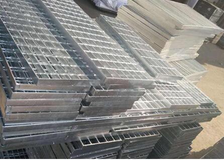 鋼格柵表面出現(xiàn)沉淀、裂紋是什么原因?